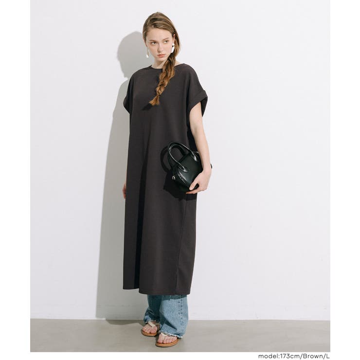 ［Brown］ | 〈26ss新色登場〉エンボスボートネックワンピース【速乾・イージーケア】 | coca