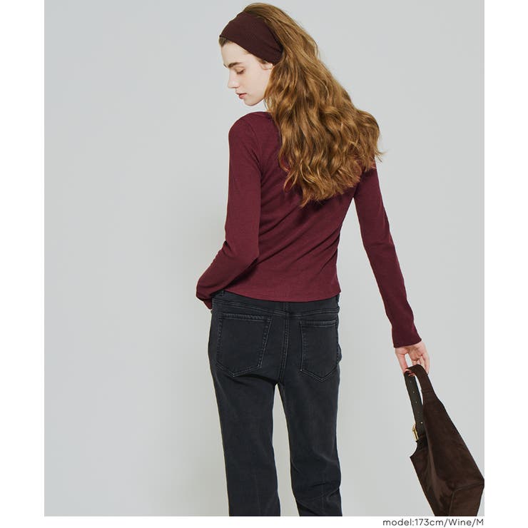 デコルテを美しく見せるボートネックデザインのリブカットソー | coca | 詳細画像18 