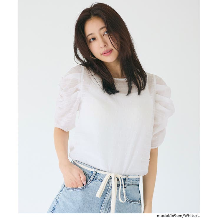 ［White］ | シアードットで華やぐ 袖シャーリングTOPS | coca