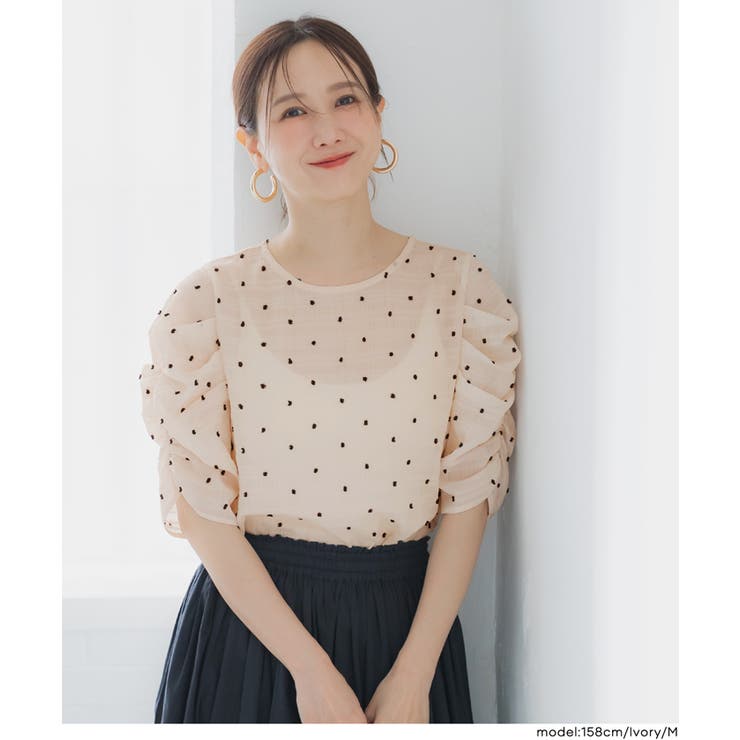 ［Ivory］ | シアードットで華やぐ 袖シャーリングTOPS | coca