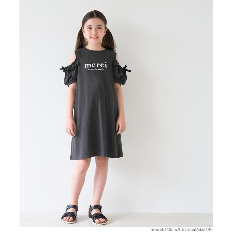 【値下げ済み】 ❤︎1枚で完結❤︎モンクレール　ニットワンピース　子供服 値下げ済み】 ❤︎1枚で完結❤︎モンクレールニットワンピース子供服