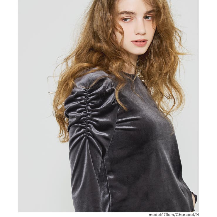 ［Charcoal］ | 上品な光沢感で魅せる、ベロアシャーリングトップス | coca