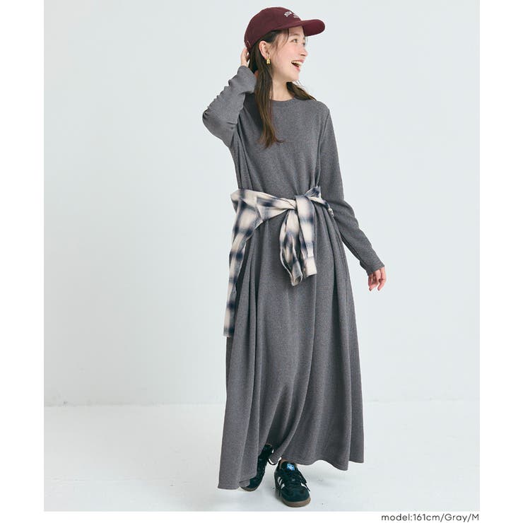 フレアシルエットで女性らしく、エンボスAラインワンピース[品番