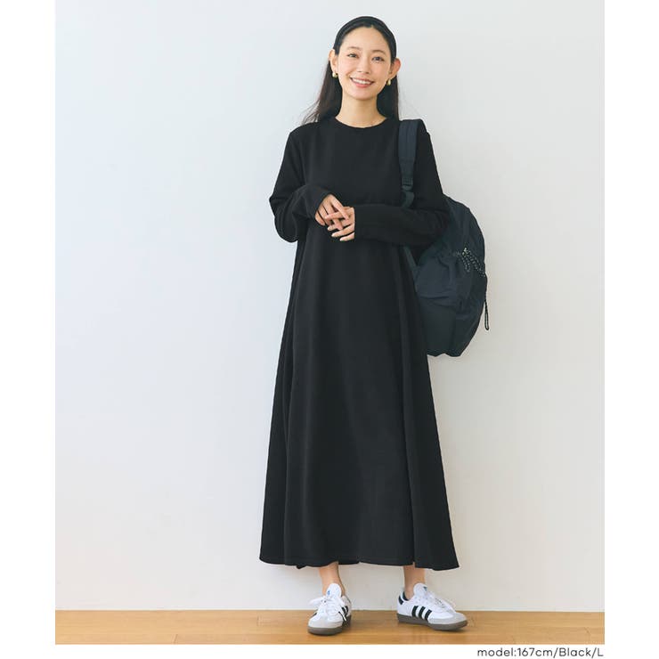 ［Black］ | フレアシルエットで女性らしく、エンボスAラインワンピース | coca