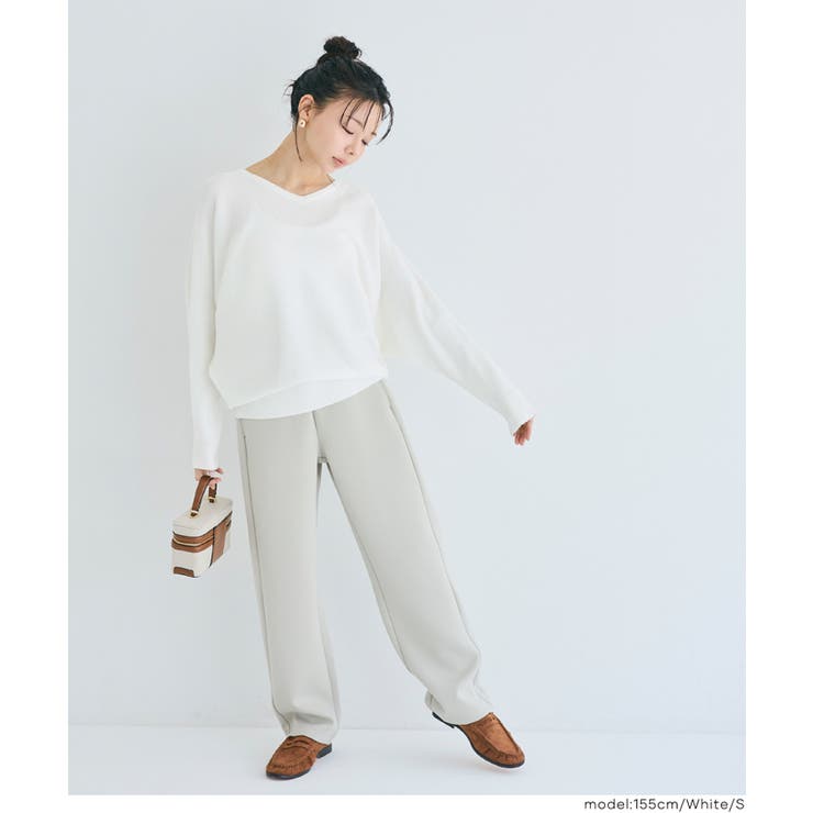 シリーズ累計79万枚突破！しっとり柔らかな素材のドルマンVネックニット | coca | 詳細画像17 