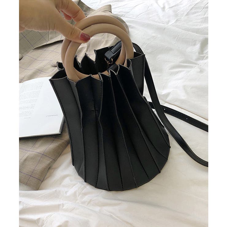 ブラック | 冬新作 ウッドハンドルプリーツバッグ バッグ | LOVERS