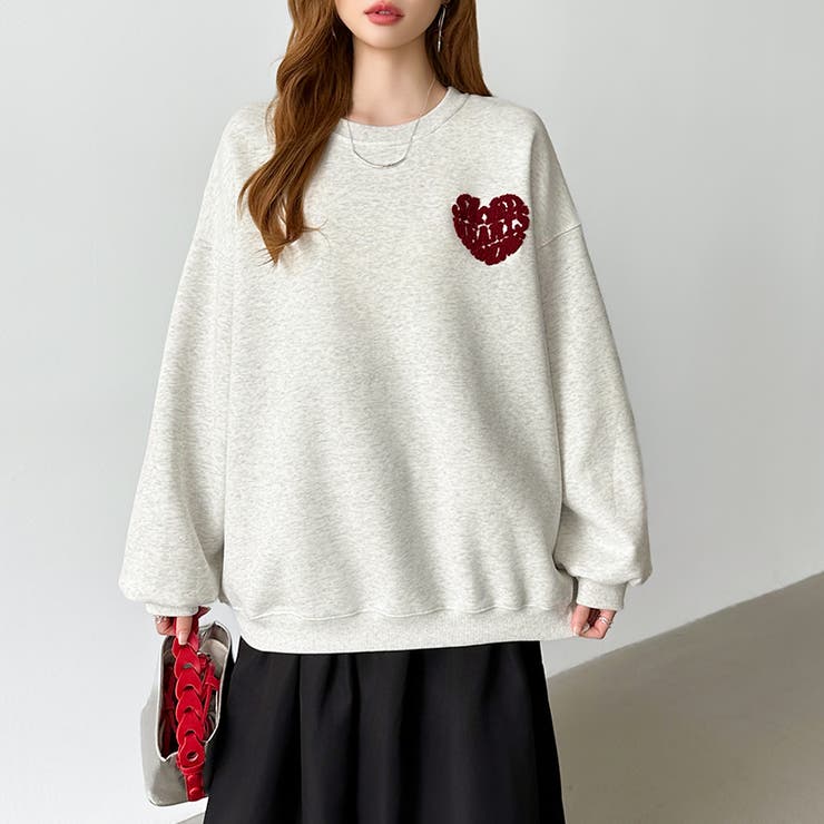 後ろ姿まで可愛い。サガラ刺繍ハートロゴトレーナー スウェット ロゴトレーナー | COCOMOMO | 詳細画像20 