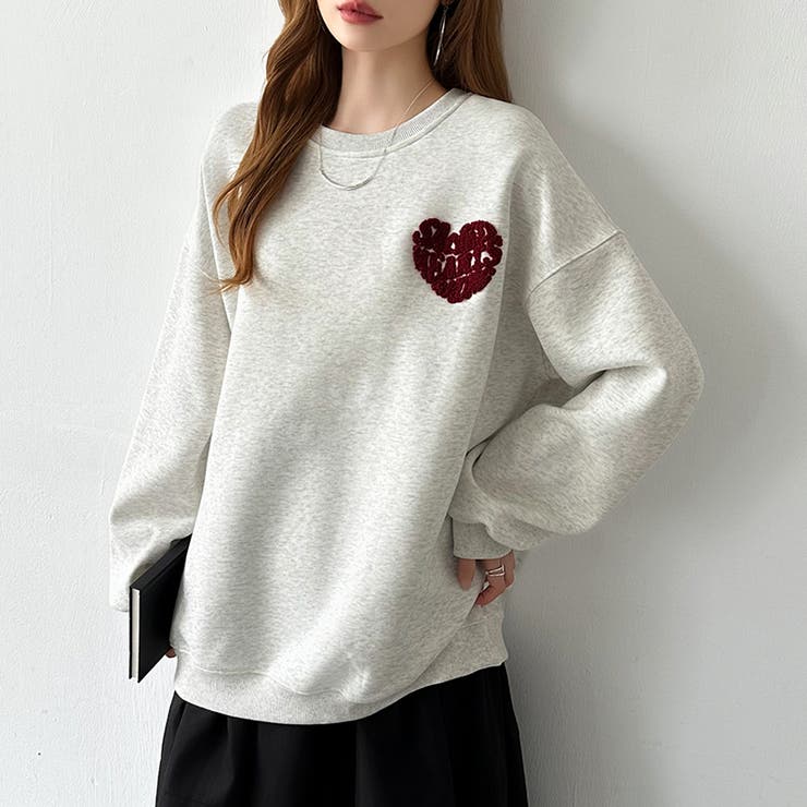 後ろ姿まで可愛い。サガラ刺繍ハートロゴトレーナー スウェット ロゴトレーナー | COCOMOMO | 詳細画像21 