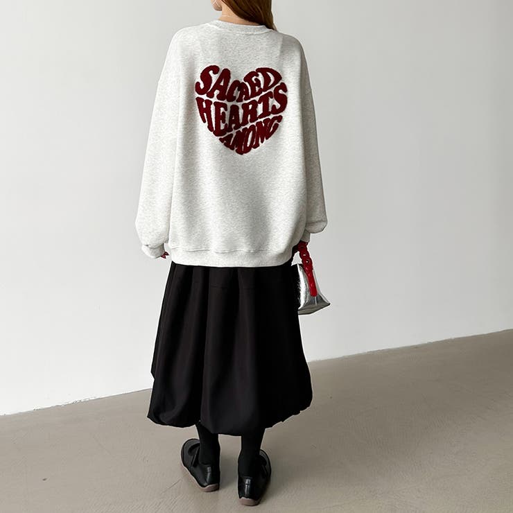 後ろ姿まで可愛い。サガラ刺繍ハートロゴトレーナー スウェット ロゴトレーナー | COCOMOMO | 詳細画像22 