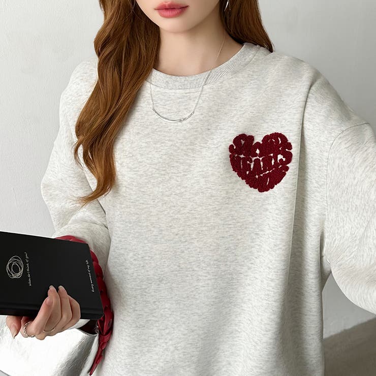 後ろ姿まで可愛い。サガラ刺繍ハートロゴトレーナー スウェット ロゴトレーナー | COCOMOMO | 詳細画像26 