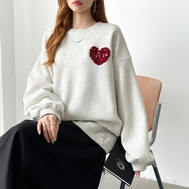 後ろ姿まで可愛い。サガラ刺繍ハートロゴトレーナー スウェット ロゴトレーナー | COCOMOMO | 詳細画像28 