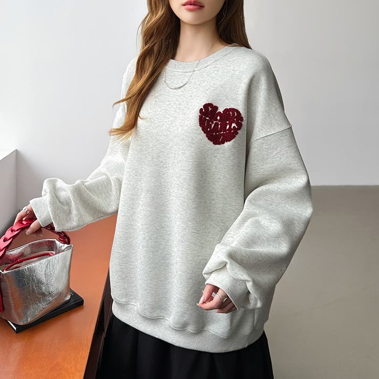 後ろ姿まで可愛い。サガラ刺繍ハートロゴトレーナー スウェット ロゴトレーナー | COCOMOMO | 詳細画像29 