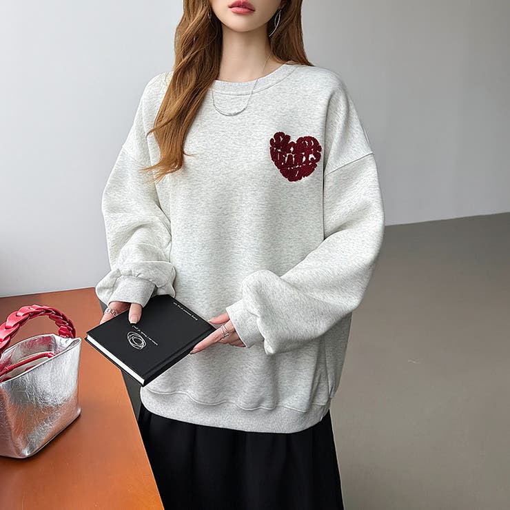 後ろ姿まで可愛い。サガラ刺繍ハートロゴトレーナー スウェット ロゴトレーナー | COCOMOMO | 詳細画像30 