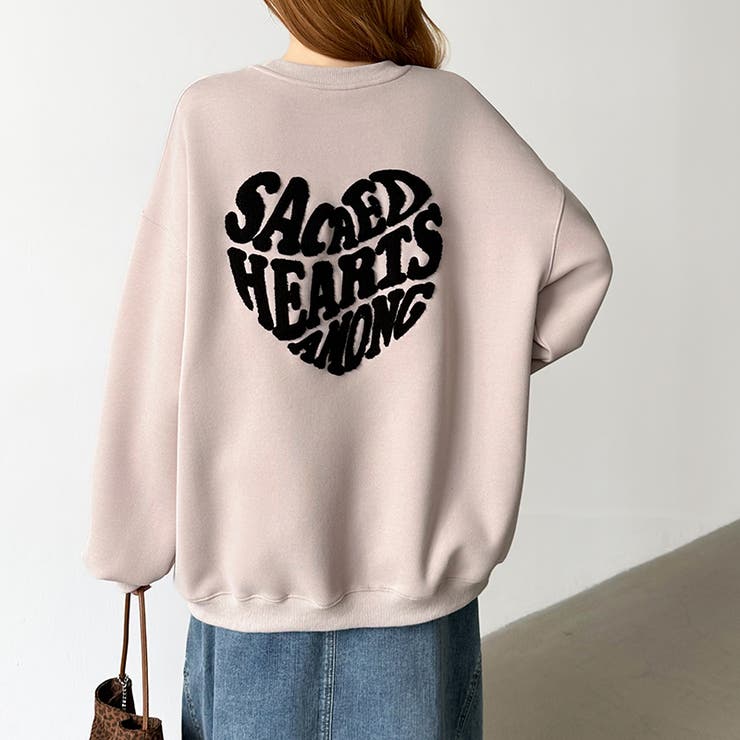 後ろ姿まで可愛い。サガラ刺繍ハートロゴトレーナー スウェット ロゴトレーナー | COCOMOMO | 詳細画像4 