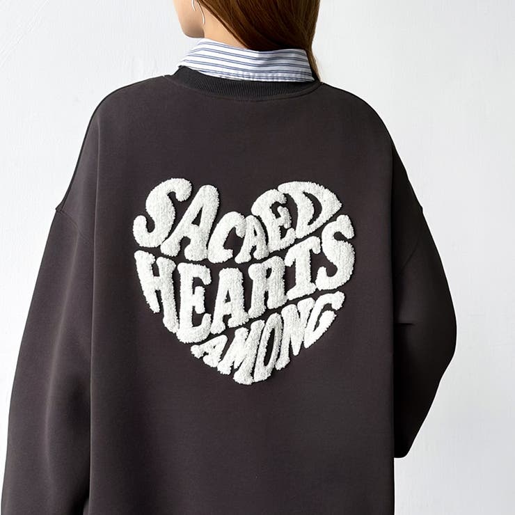 後ろ姿まで可愛い。サガラ刺繍ハートロゴトレーナー スウェット ロゴトレーナー | COCOMOMO | 詳細画像42 