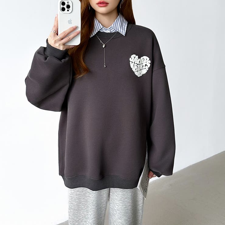 後ろ姿まで可愛い。サガラ刺繍ハートロゴトレーナー スウェット ロゴトレーナー | COCOMOMO | 詳細画像45 