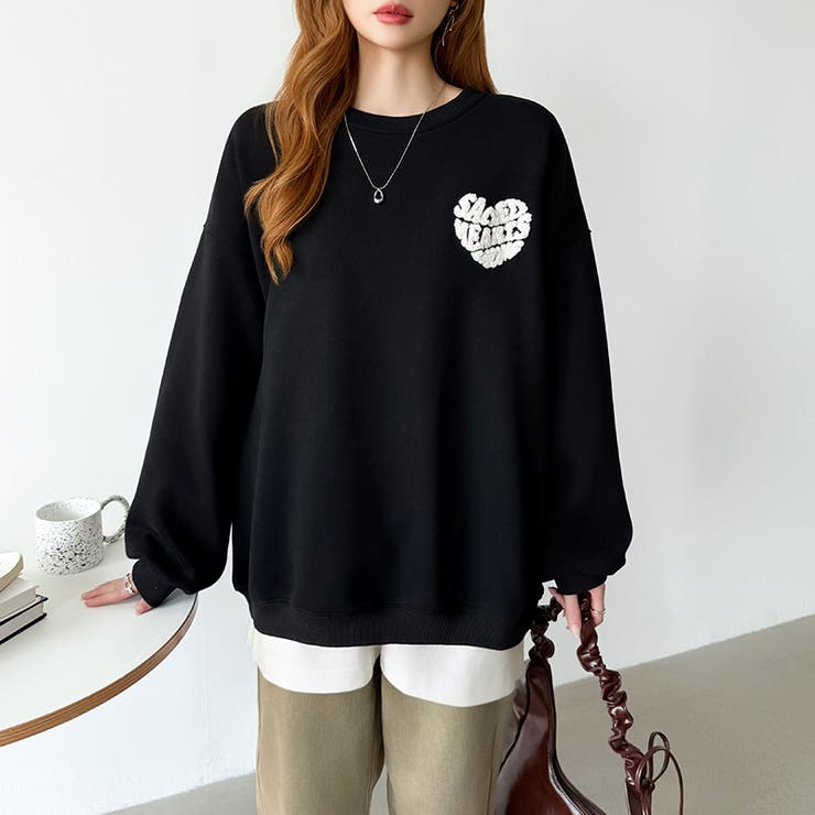 後ろ姿まで可愛い。サガラ刺繍ハートロゴトレーナー スウェット ロゴトレーナー | COCOMOMO | 詳細画像57 