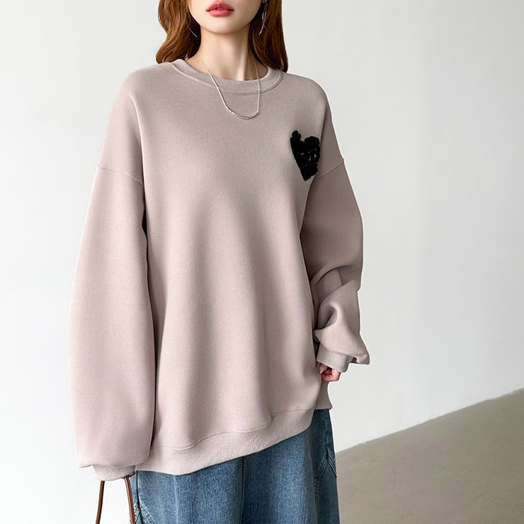 後ろ姿まで可愛い。サガラ刺繍ハートロゴトレーナー スウェット ロゴトレーナー | COCOMOMO | 詳細画像7 