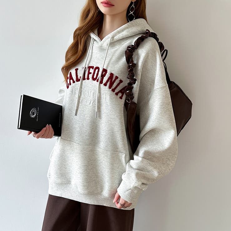 着るだけで今っぽい、デイリーに使えるカレッジロゴパーカー オーバーサイズ パーカー | COCOMOMO | 詳細画像14 
