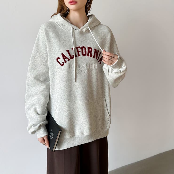 着るだけで今っぽい、デイリーに使えるカレッジロゴパーカー オーバーサイズ パーカー | COCOMOMO | 詳細画像16 