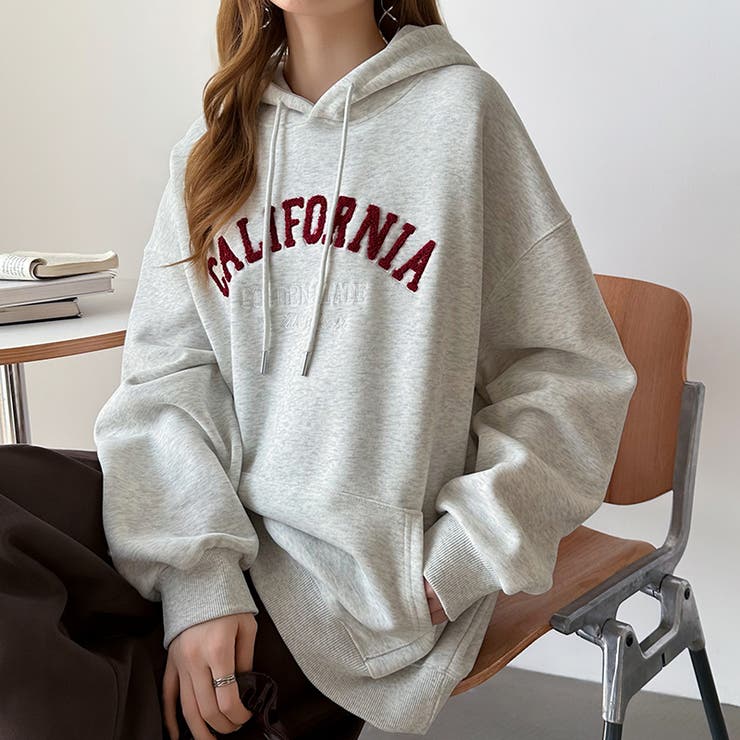 着るだけで今っぽい、デイリーに使えるカレッジロゴパーカー オーバーサイズ パーカー | COCOMOMO | 詳細画像20 