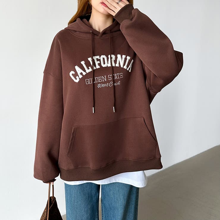 着るだけで今っぽい、デイリーに使えるカレッジロゴパーカー オーバーサイズ パーカー | COCOMOMO | 詳細画像4 