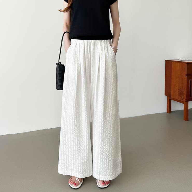 【MassimoDutti】軽量のストライプ柄のゆったりとしたパンツ MassimoDutti】軽量のストライプ柄のゆったりとしたパンツ パンツ