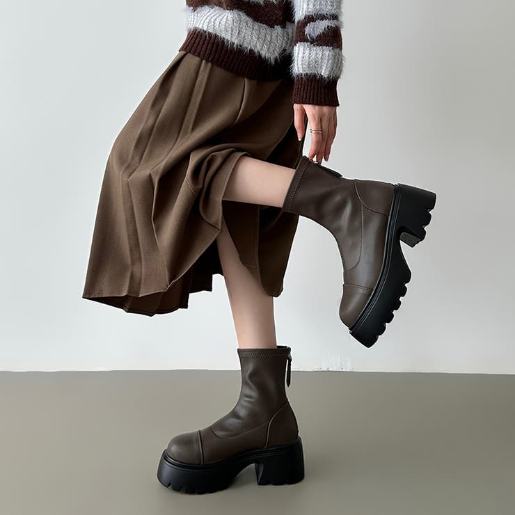 厚底ショートブーツ トラックソール バックジップ[品番：COCW0006100