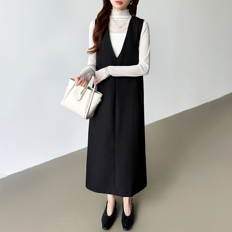 きれいめカジュアルにも使いやすい ジャンパースカート Vネック