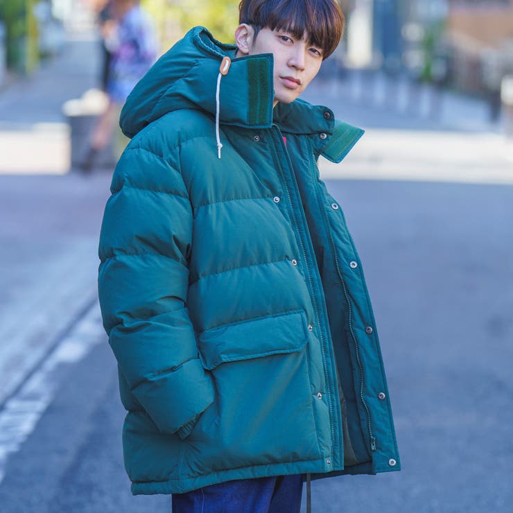 ダウンフェザーを高混率で実現。2WAY仕様ディタッチャブルフード撥水