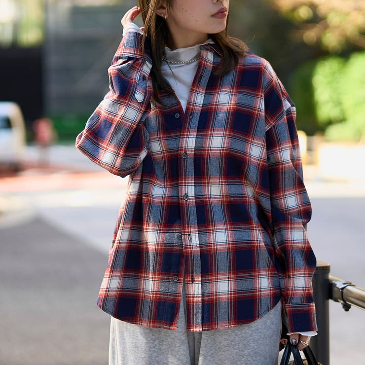 β (Women) オンブレーシャギーロングシャツ