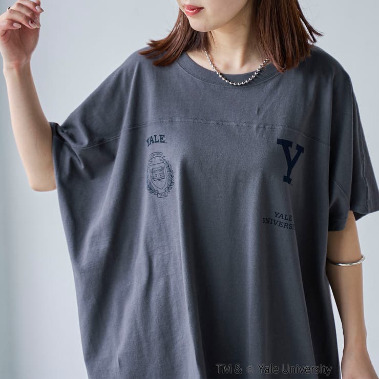 DK.GRAY | YALE別注ロゴプリントビッグフットボールTシャツ | coen【women】