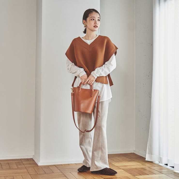おしゃれなニットベストのレディースコーディネート~大人っぽい重ね着