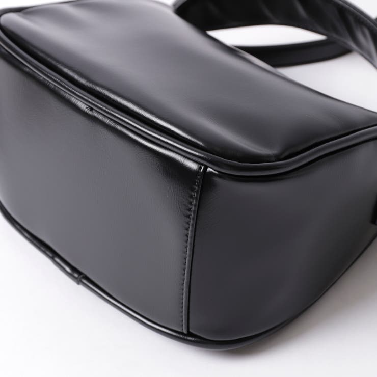 【きんいろモザイク】　エナメルバッグ　新品 エナメルショルダーバッグ｜ウサギがいる｜CUNE ONLINE STORE