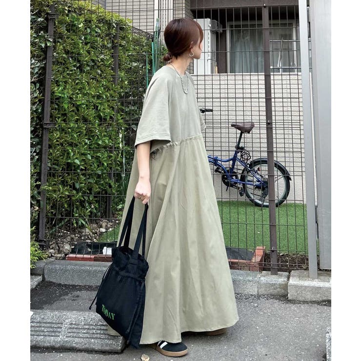 希少✨レオナール 半袖 ドッキングワンピース カンカン素材 トリム 黒×緑 希少✨レオナール 半袖 ドッキングワンピース カンカン素材 トリム 黒