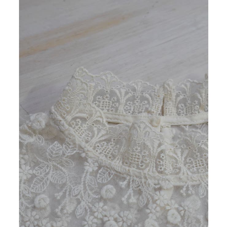 【かれん】DimMoire ロゴ刺繍ハイネックトップス WHITE 楽天市場】ロゴコード刺繍ケーブルニットトップス レディース 20