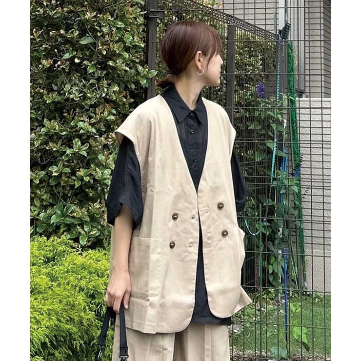 ベージュ