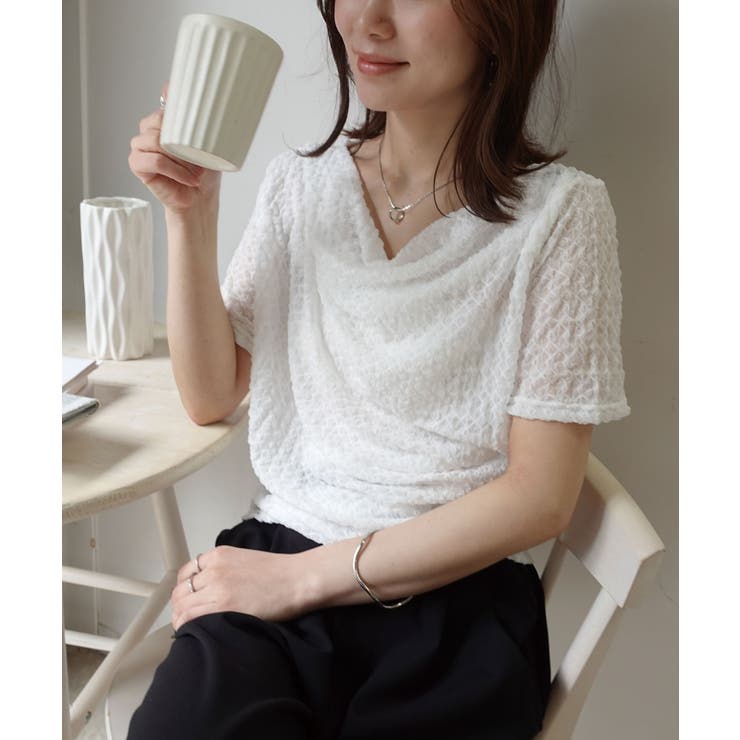 オフホワイト | エンボス加工ドレープ半袖Tシャツ | CORNERS 