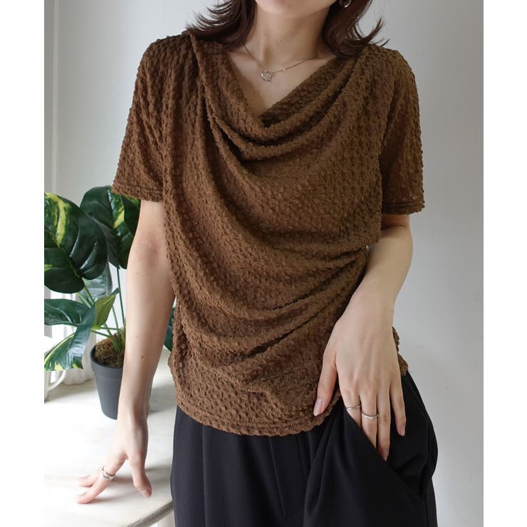 ブラウン | エンボス加工ドレープ半袖Tシャツ | CORNERS 