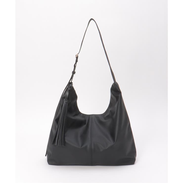 ブラック | 合皮タッセル付きビッグショルダーバッグ | ikka 