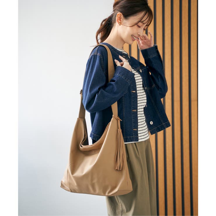 合皮タッセル付きビッグショルダーバッグ | ikka  | 詳細画像2 