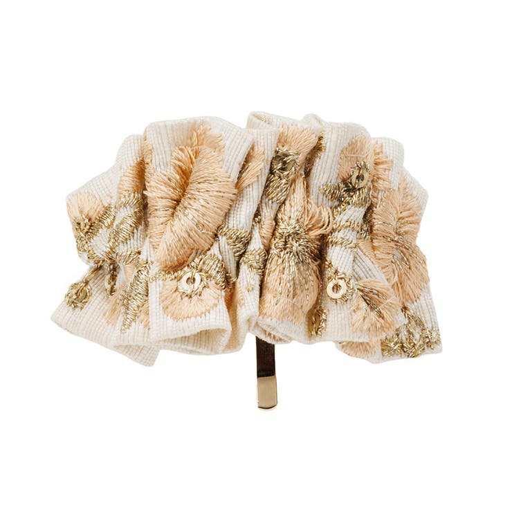 アイボリー | ポニーフック フリル 刺繍 | CREAM-DOT