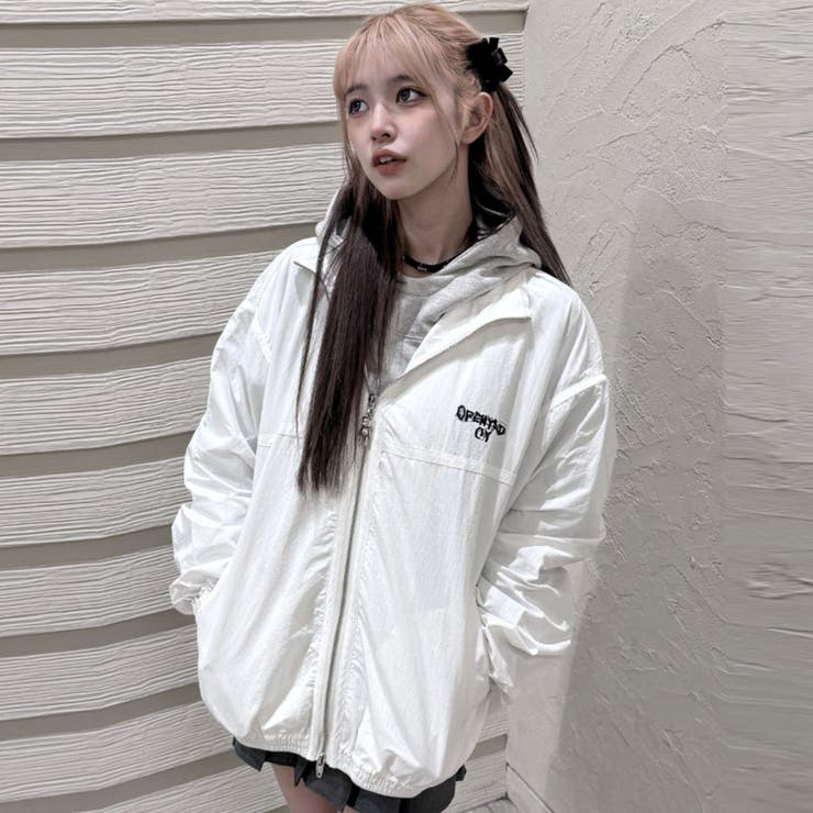 15702730_3