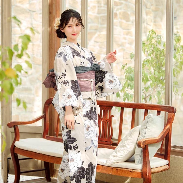 グレージュ×白薔薇柄浴衣[品番：DY000032578]｜Dazzy（デイジー）の