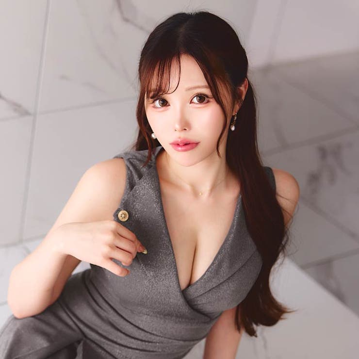 人気No 1のグレー×輝くラメで上品魅せ♪深めVネックが色っぽいプリーツAライン… | Dazzy | 詳細画像9 