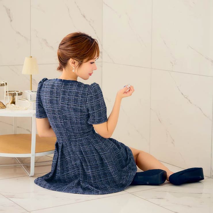 大人可愛いツイードチェックと思わせて谷間ジップにドキッ♪パフスリーブで華奢見えも… | Dazzy | 詳細画像9 