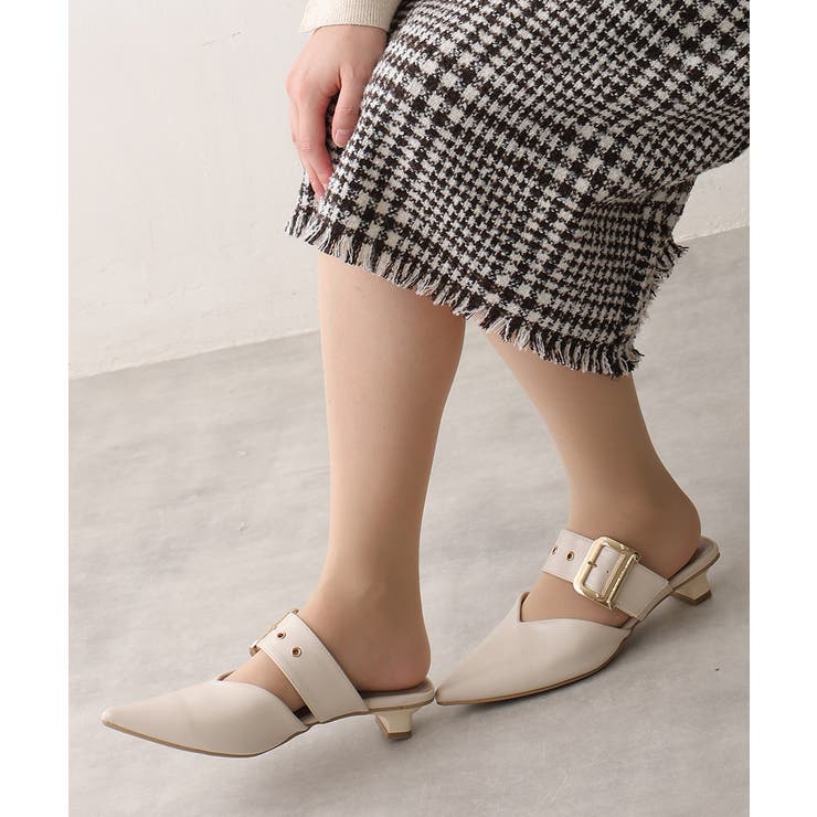 アイボリー | 【25年春夏新作】ポインテッドトゥ バックルベルト ミュールパンプス | DEMETER