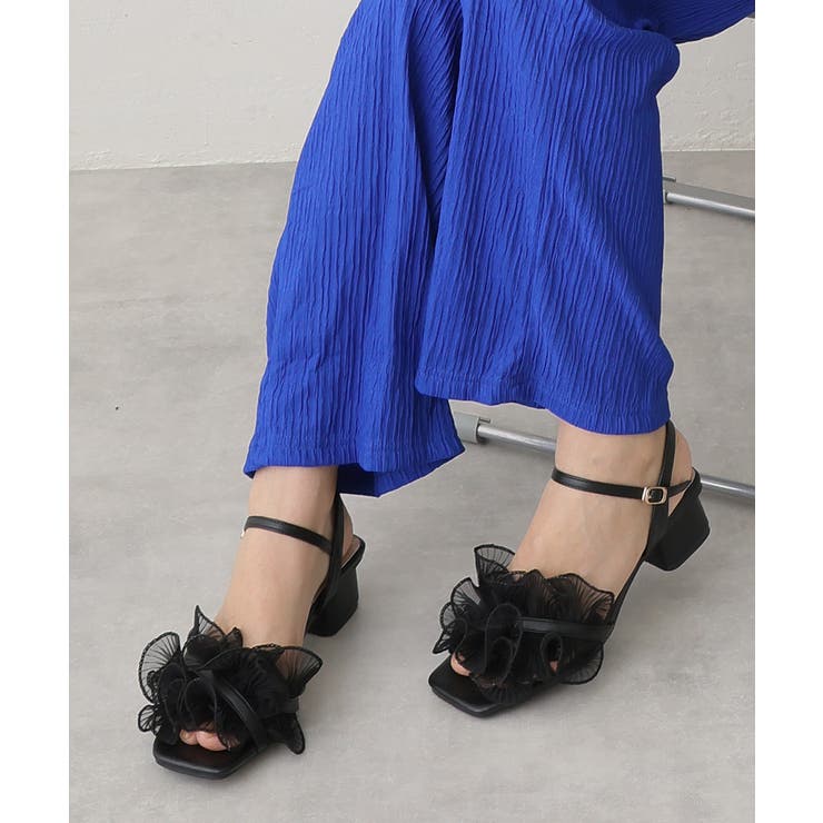 ブラック | 【25年春夏新作】スクエアトゥ フリル アンクルストラップ サンダル | DEMETER