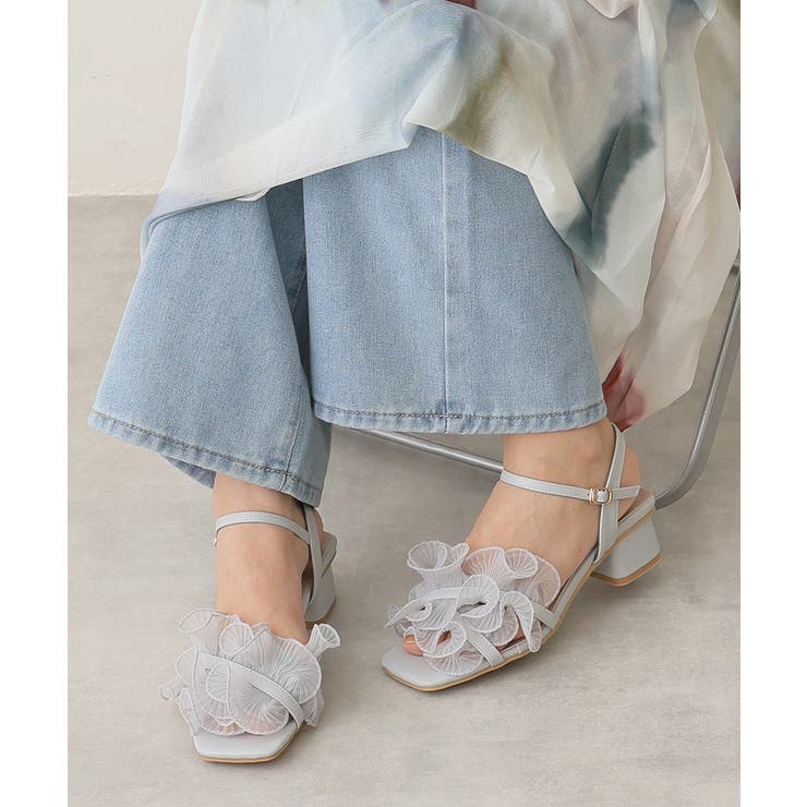 グレー | 【25年春夏新作】スクエアトゥ フリル アンクルストラップ サンダル | DEMETER