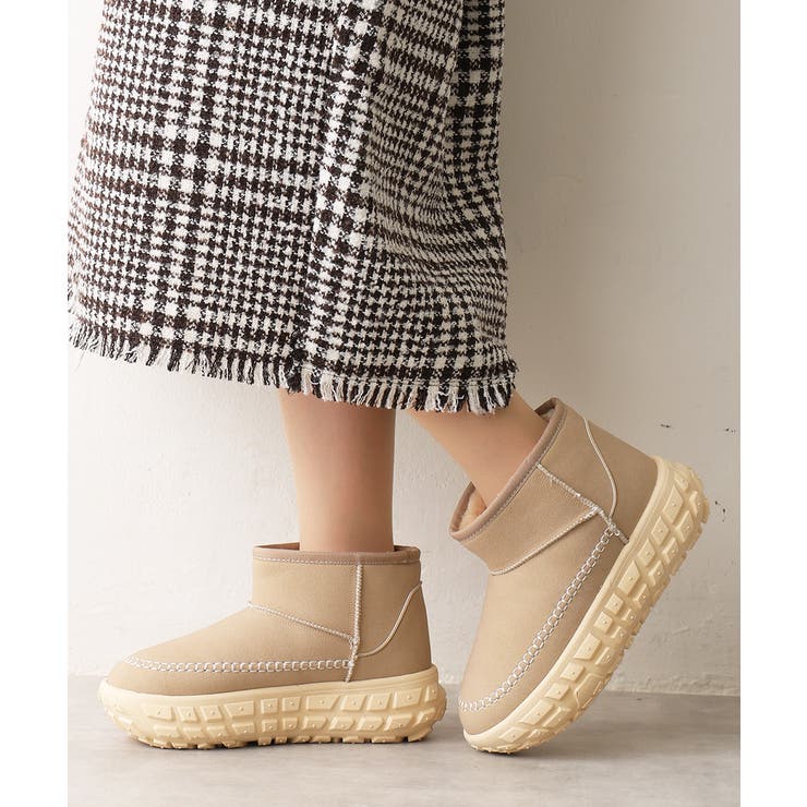 ベージュ | 【25年秋冬新作】厚底 凹凸ソール ボリュームファー ショート ムートンブーツ | DEMETER